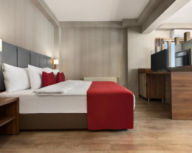 Van-Ramada-12.jpg