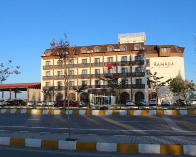 Van-Ramada-2.jpg
