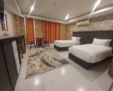 shiraz-delgosha-1.jpg