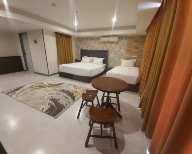 shiraz-delgosha-2.jpg
